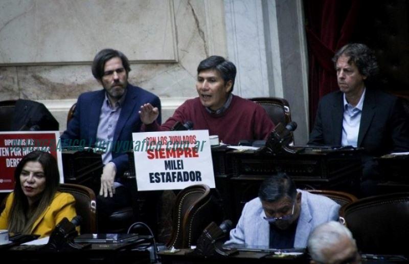 Alejandro Vilca, Christian Castillo, Nicolás del Caño, FITU, 7 frentes disputan 3 bancas de diputados nacionales en octubre Alejandro Vilca, Christian Castillo, Nicolás del Caño, FITU, 7 frentes disputan 3 bancas de diputados nacionales en octubre
Jujuy en llamas: División política y rechazo ciudadano definen elecciones